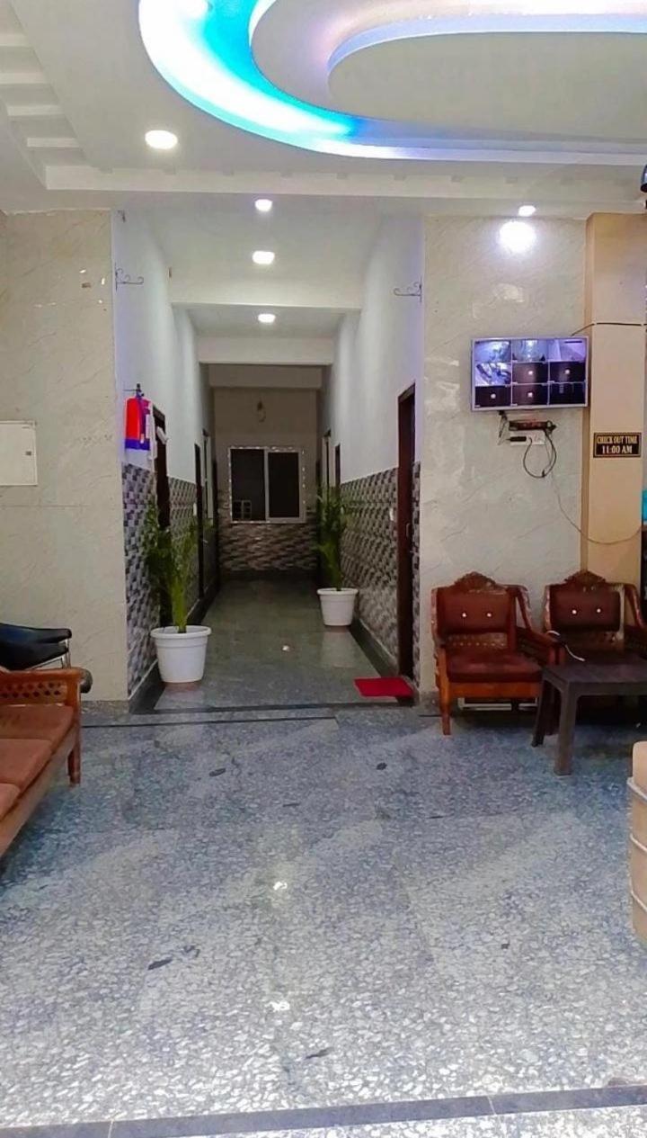 Hotel Indira Palace Vrindavan Exterior photo