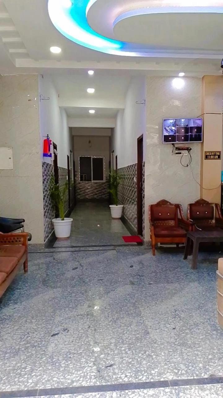 Hotel Indira Palace Vrindavan Exterior photo